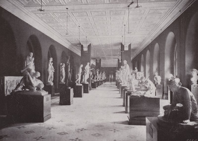 Sculpture Hall, Victoria and Albert Museum (s/h foto) af (after) English photographer