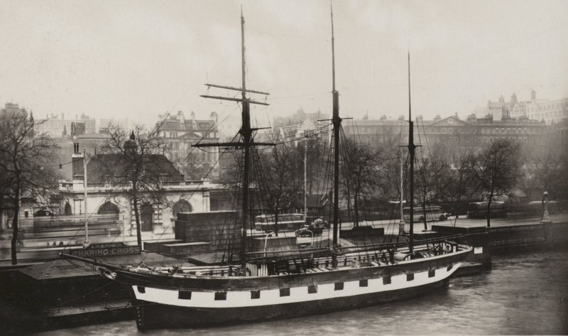 The Friend Ship, Charing Cross Pier (s/h foto) af (after) English photographer