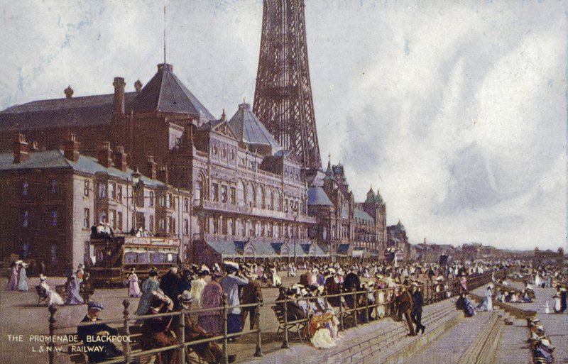 The Promenade, Blackpool (farvet foto) af (after) English photographer