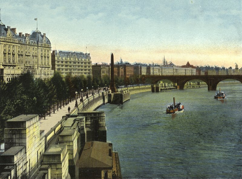 Themsen Embankment (farvet foto) af (after) English photographer