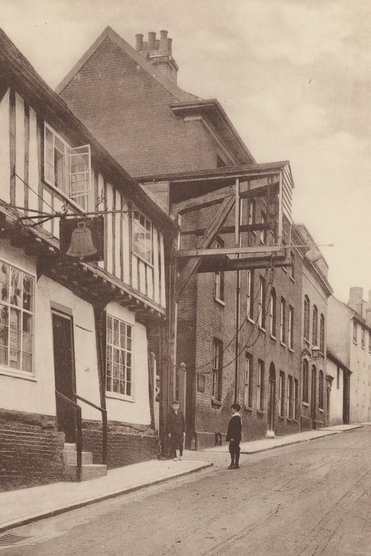 Woodbridge, Suffolk: Gammel vejemaskine (s/h-foto) af (after) English photographer