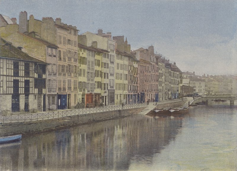 Bayonne, en kaj i Nive (farvet foto) af (after) French Photographer