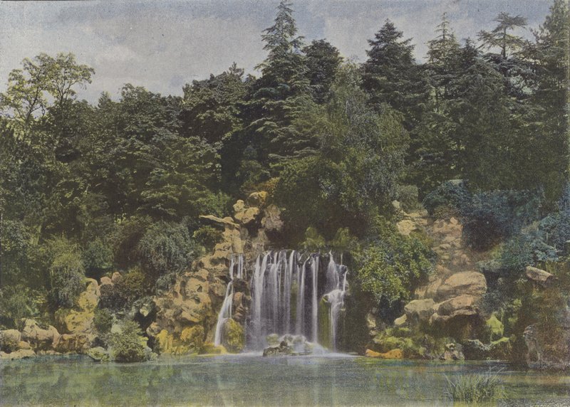 Bois de Boulogne, Vandfaldet (farvet foto) af (after) French Photographer