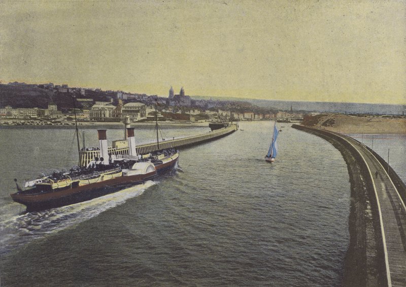 Boulogne-sur-Mer, indgang til en damper (farvet foto) af (after) French Photographer