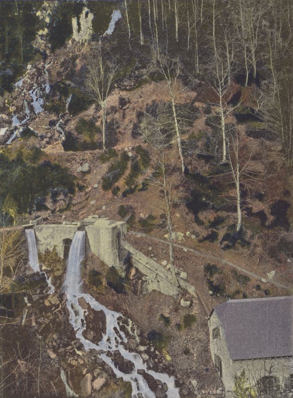 Hot Waters Waterfall (farvet foto) af (after) French Photographer