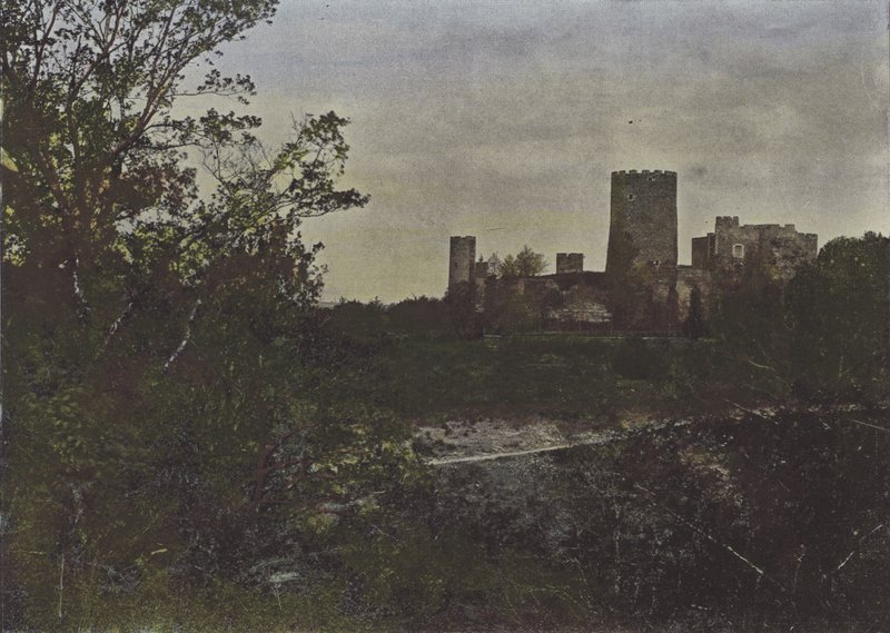 Chateaubrun (farvet foto) af (after) French Photographer