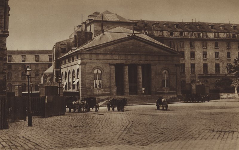 Facade af Hotel-Dieu på Parvis Notre-Dame omkring 1865 (s/h foto) af (after) French Photographer