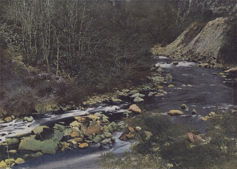 Gorges de la Cere pres Laval de Cere (farvet foto) af (after) French Photographer