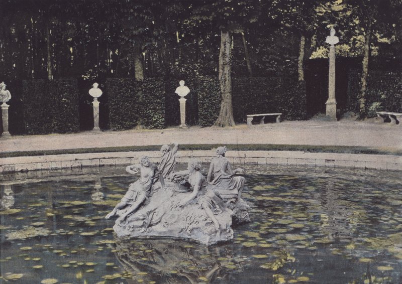 Nymfernes dam (farvet foto) af (after) French Photographer