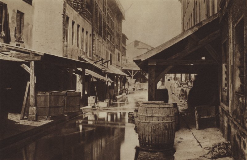Garverierne ved bredden af ​​Bievre (s/h foto) af (after) French Photographer