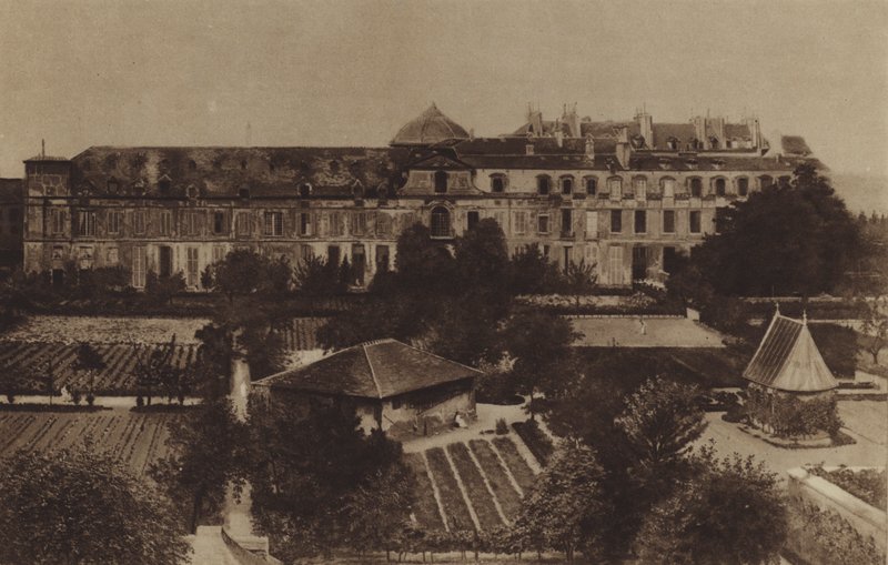 Notre-Dame-de-Charite kloster, kendt som Saint-Michel, erstattet af Radium Institute, rue Pierre-Curie (s/h foto) af (after) French Photographer