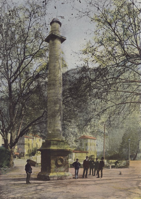Monument af Laura og Petrarch (farvet foto) af (after) French Photographer