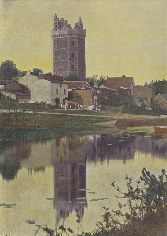 Oudon, Tour (farvet foto) af (after) French Photographer