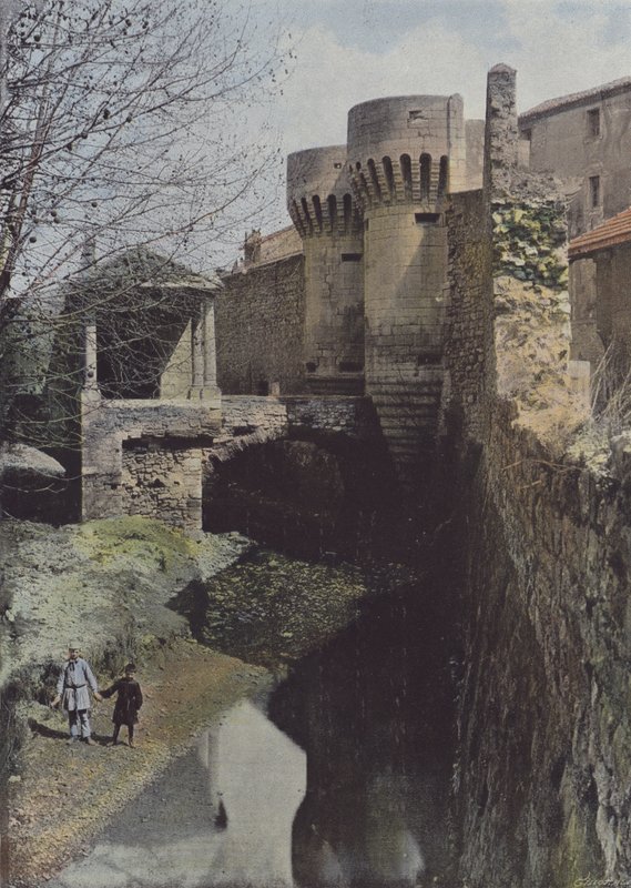 Pernes, Chateau (farvet foto) af (after) French Photographer