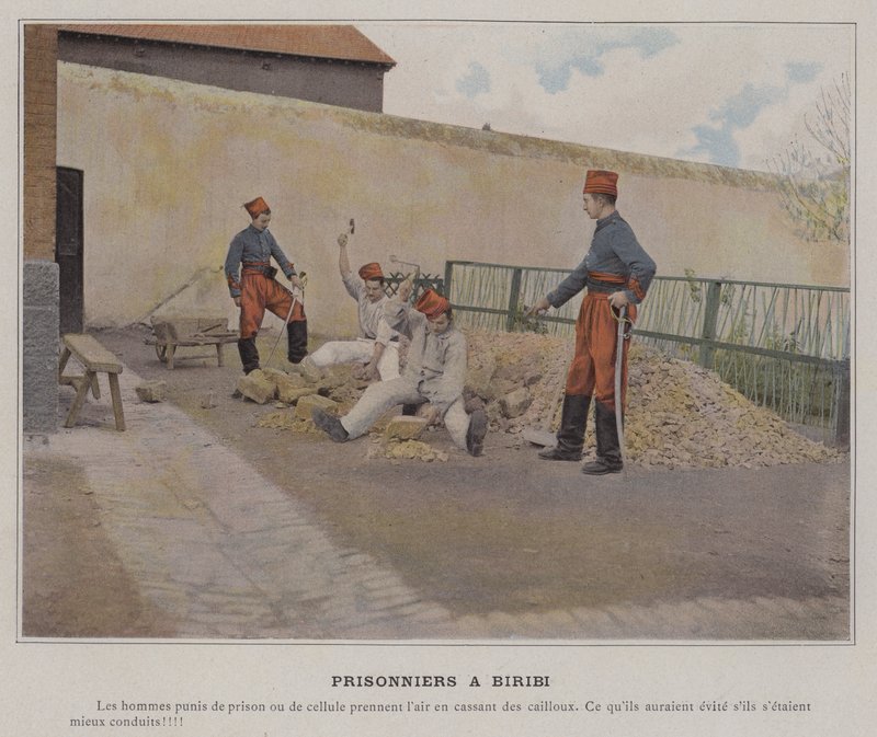 Fanger i Biribi (farvet foto) af (after) French Photographer