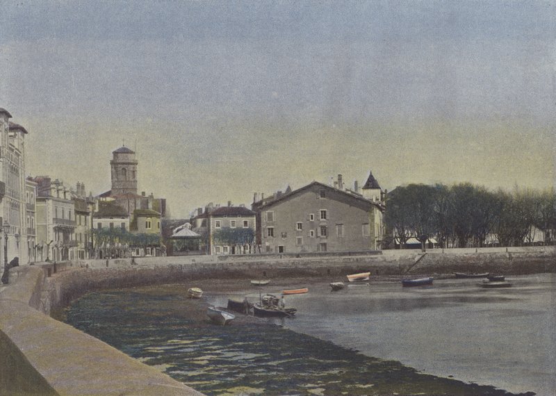 Saint Jean de Luz (farvet foto) af (after) French Photographer