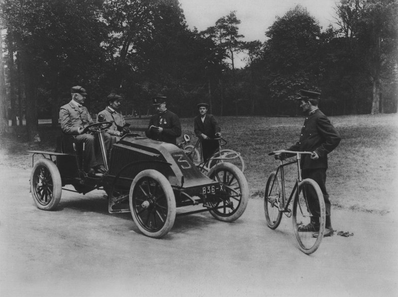 The First Offense (s/h-billede) af (after) French Photographer