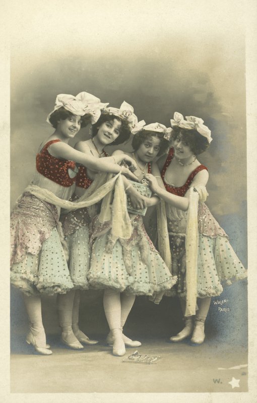Dansere i kostume af French Photographer