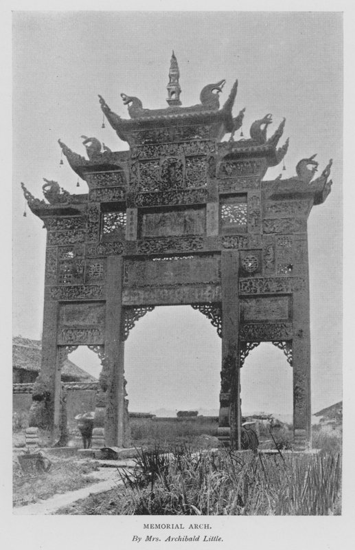Memorial Arch (s/h foto) af Alicia Little