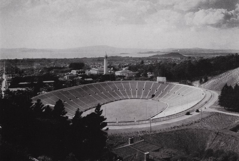 Californien: Berkeley, University of California Memorial Stadium, med plads til 75.000 (s/h foto) af American Photographer (after)