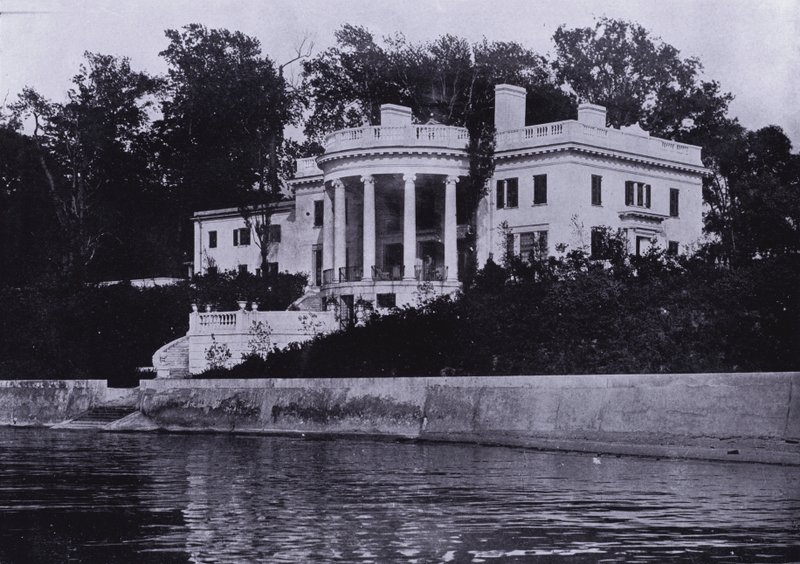 Charles A Platt: Gwinn, Lake Front (s/h foto) af American Photographer (after)