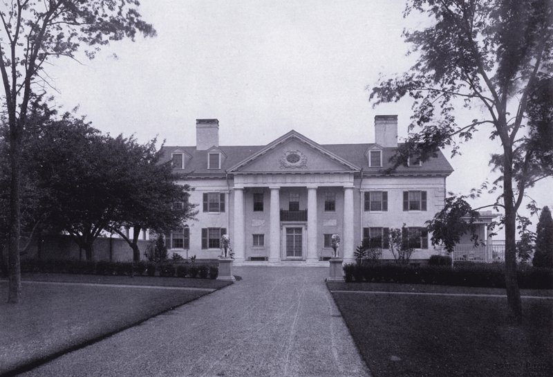 Charles A Platt: Villasera, The East Elevation (s/h-billede) af American Photographer (after)