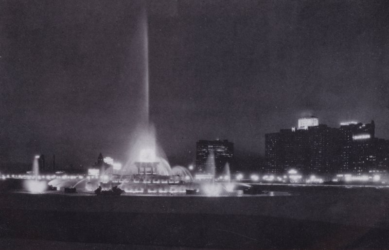 Chicago: Buckingham Fountain, Night Illumination (s/h foto) af American Photographer (after)