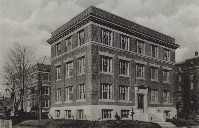 Harvard University: Wolcott Gibbs Memorial Laboratory, T Jefferson Coolidge Chemical Laboratory (s/h foto) af American Photographer (after)