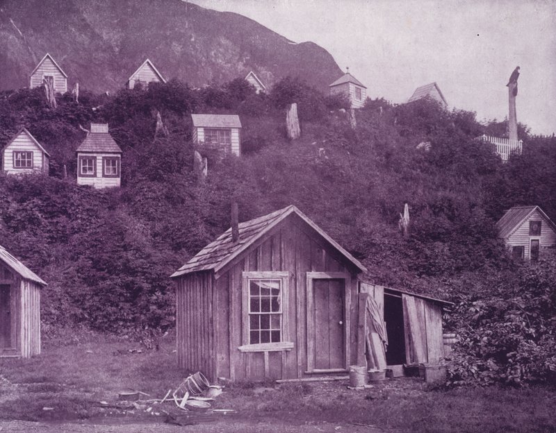 Indiske begravelseshuse nær byen Juneau, Alaska (s/h-billede) af American Photographer (after)