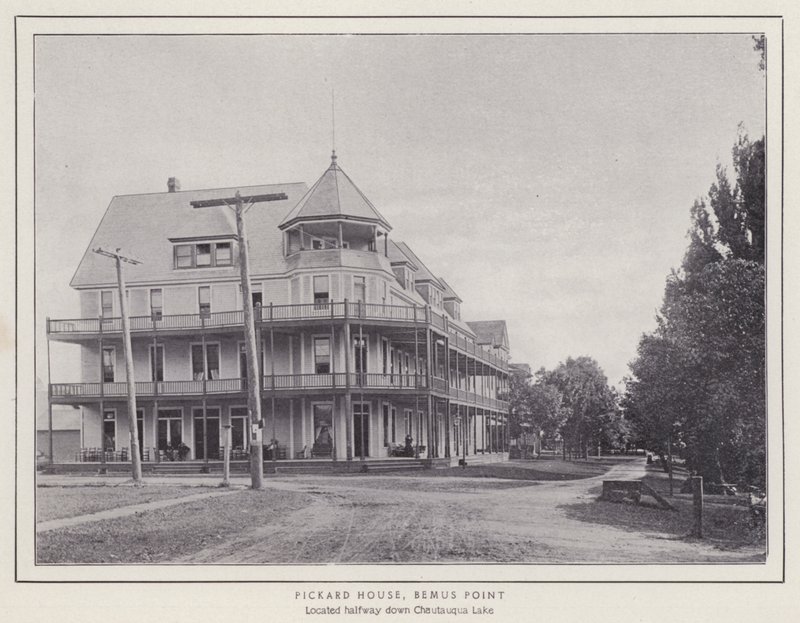 Jamestown, NY: Pickard House, Bemus Point (s/h-billede) af American Photographer (after)