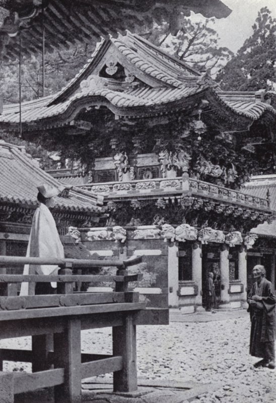 Vidunderlige skulpturer af det buddhistiske tempel Yakushi (s/h foto) af American Photographer (after)
