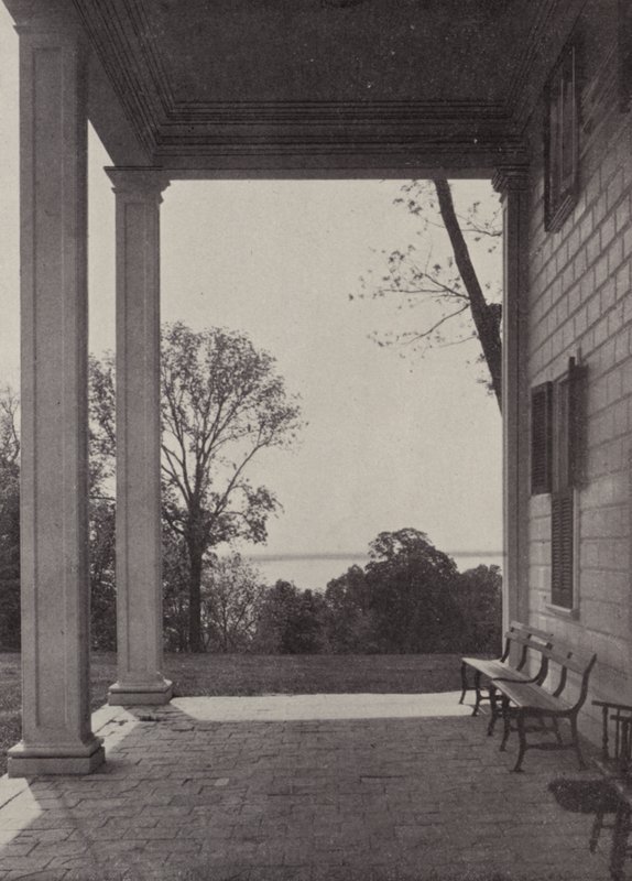Mount Vernon: East Portico (s/h foto) af American Photographer (after)