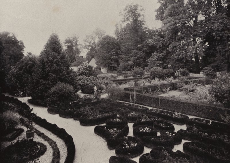 Mount Vernon: Flower Garden (s/h foto) af American Photographer (after)