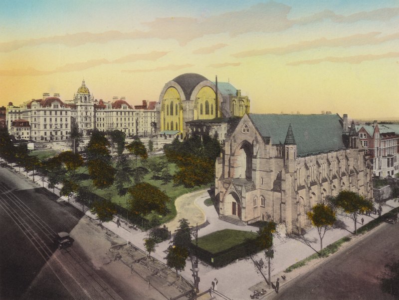 New York: Cathedral of St John the Divine (foto) af American Photographer (after)
