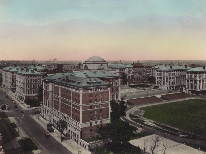 New York: Columbia University, Amsterdam Avenue og West 110th Street (foto) af American Photographer (after)