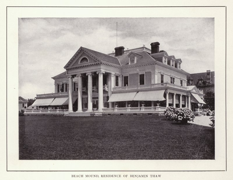 Newport, Rhode Island: Beach Mound, Benjamin Thaws residens (s/h-billede) af American Photographer (after)