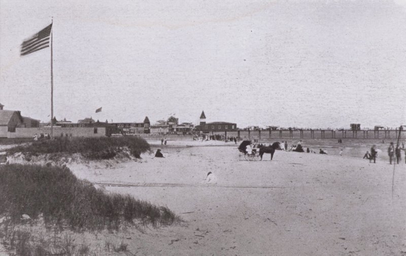 Old Orchard Beach, Maine: Strandscene (s/h-billede) af American Photographer (after)