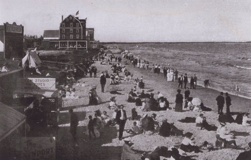 Old Orchard Beach, Maine: På stranden (s/h-billede) af American Photographer (after)