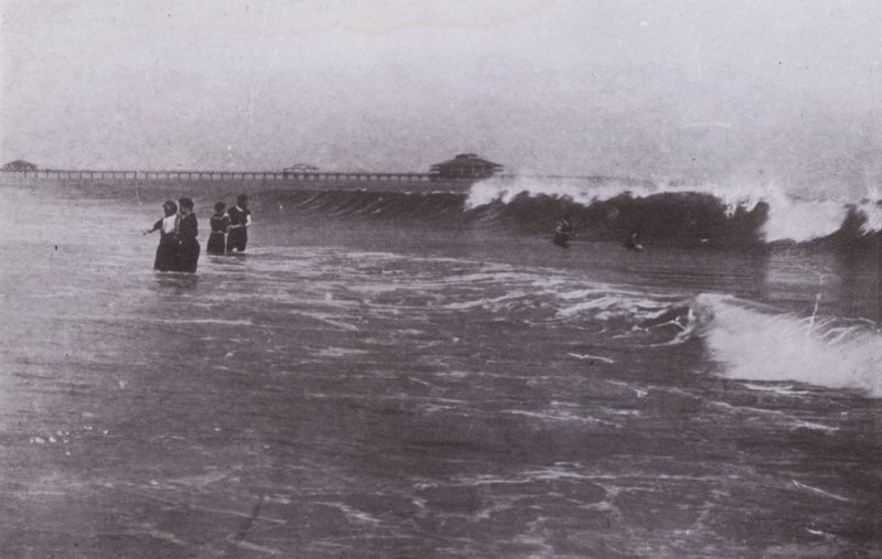 Old Orchard Beach, Maine: The surf (s/h-billede) af American Photographer (after)