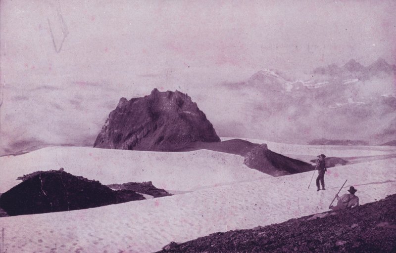 På toppen af Mount Tacoma, Washington (s/h foto) af American Photographer (after)