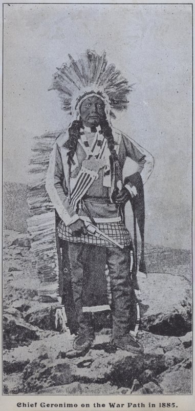 Apache-høvdingen Geronimo på krigsstien i 1885 (s/h-foto) af American Photographer (after)