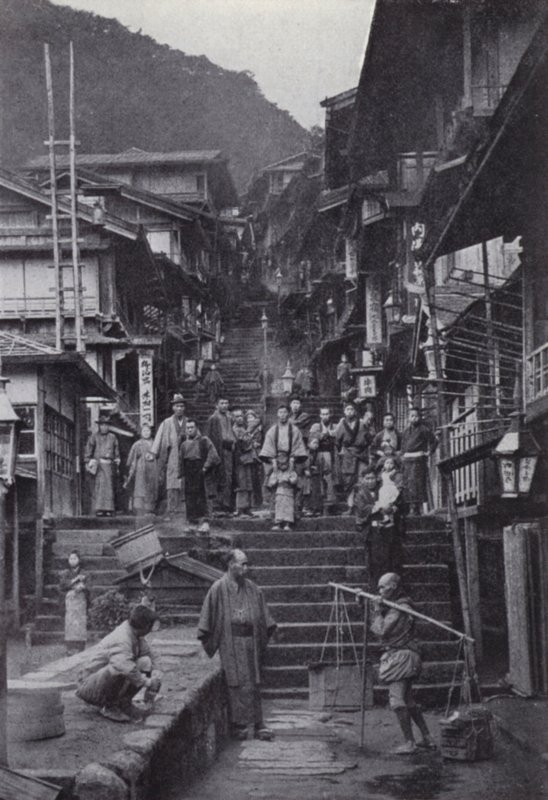 Hovedgaden ved Ikao, en landsby med varme kilder (s/h foto) af American Photographer (after)