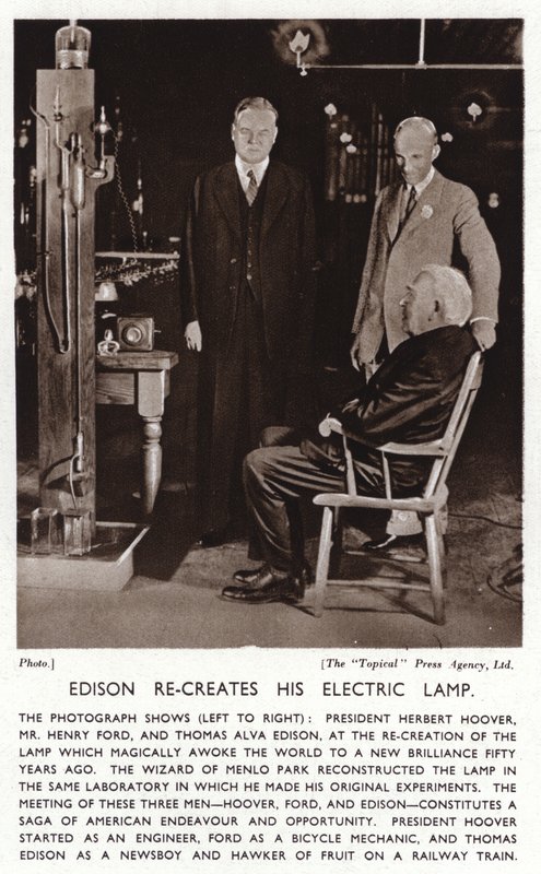 Thomas Edison genskaber sit elektriske lys til præsident Herbert Hoover og Henry Ford (s/h foto) af American Photographer (after)
