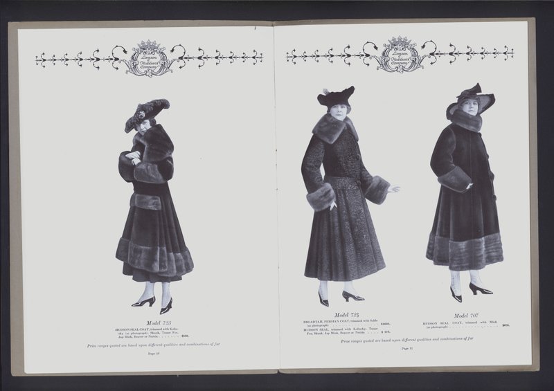 Opslag på to sider fra The Theatre of Fur Fashion (s/h-billede) af American Photographer (after)