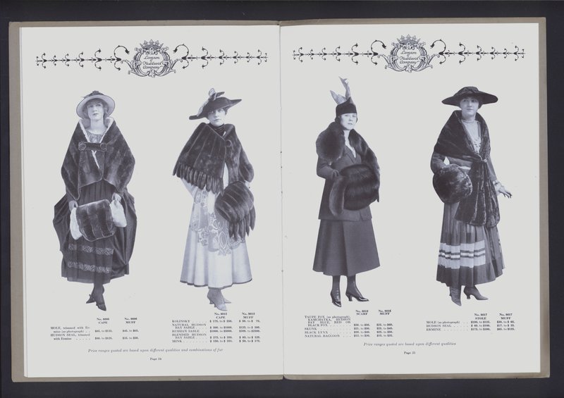 Opslag på to sider fra The Theatre of Fur Fashion (s/h-billede) af American Photographer (after)