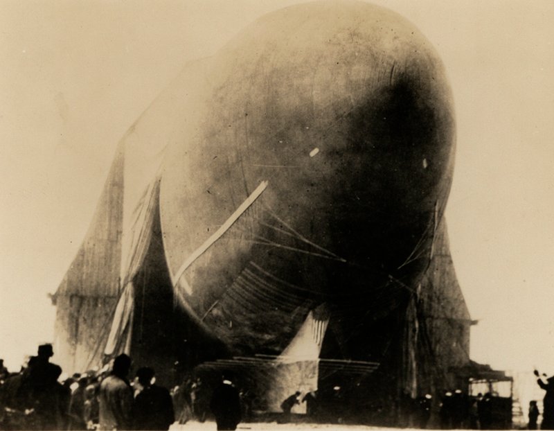 Walter Wellman vendte tilbage til Spitsbergen med Amerika i juni 1907 (s/h foto) af American Photographer (after)