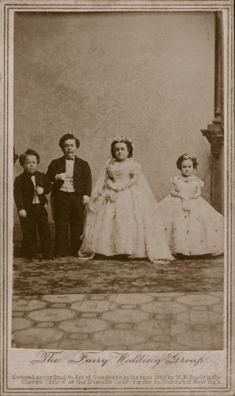 Bryllupsfotografi af Charles Sherwood Stratton, amerikansk entertainer kendt som General Tom Thumb, og hans kone, Lavinia Warren af American Photographer (after)