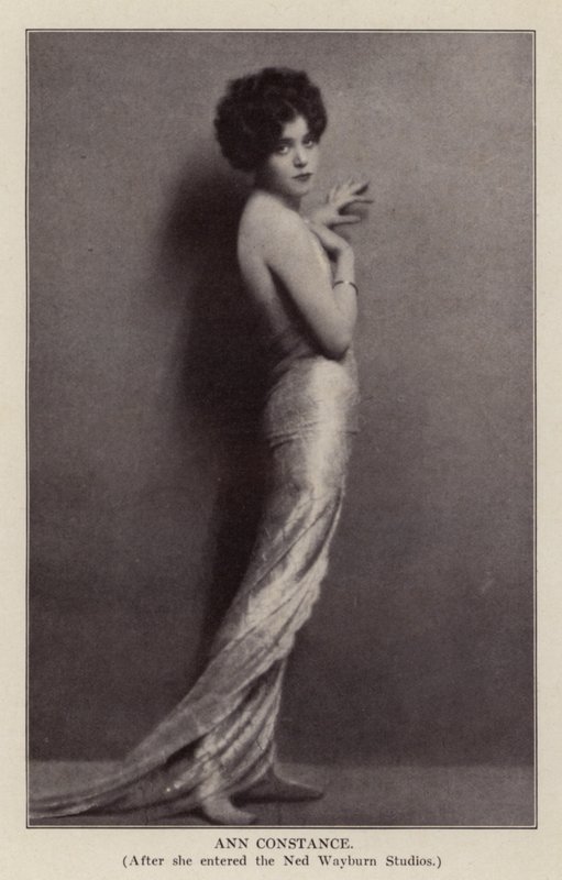 Ann Constance (s/h-foto) af American Photographer