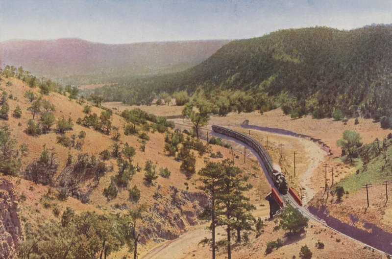 Apache Canyon, mellem Las Vegas og Lamy, New Mexico (farvefoto) af American Photographer