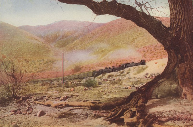På vej op ad Cajon Pass, Californien (foto i farver) af American Photographer